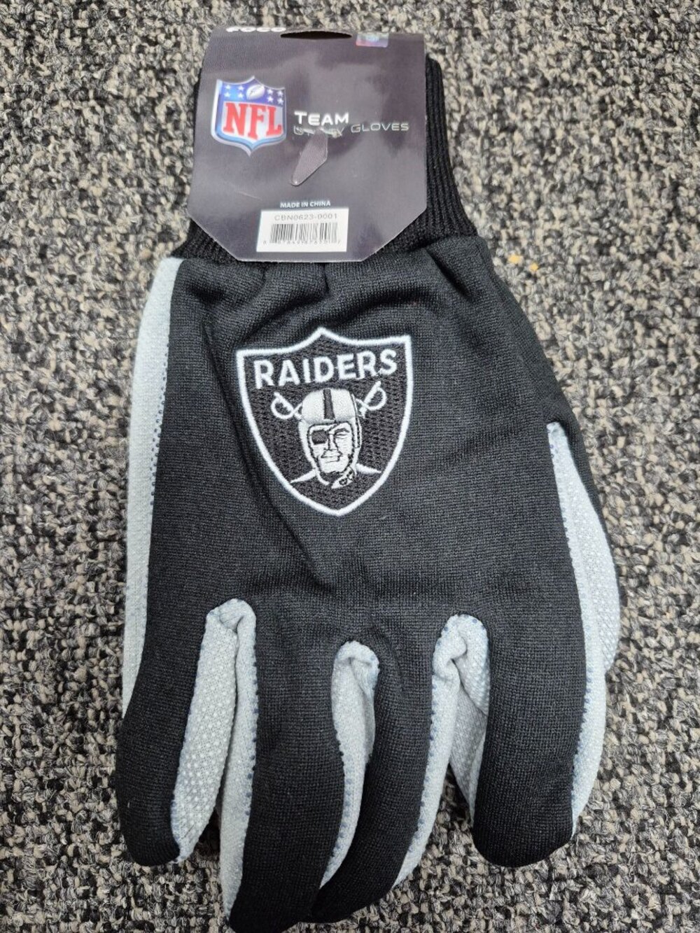 Las Vegas Raiders NFL Team Gloves Black Gray Football Fan Cold Weather Gloves
